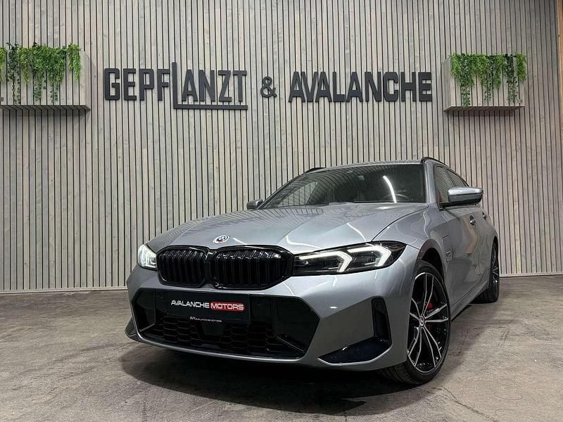 Gebraucht BMW 330e M Sport 292 PS (214 kW) 2023 Grau Kombi