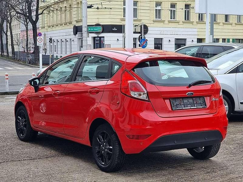 Gebraucht Ford Fiesta Trend 60 PS (44 kW) 2013 Rot Kleinwagen