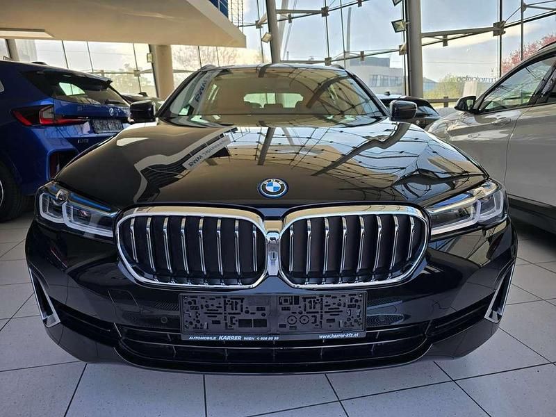 Gebraucht BMW 530e Luxury Line 292 PS (214 kW) 2024 Schwarz Kombi