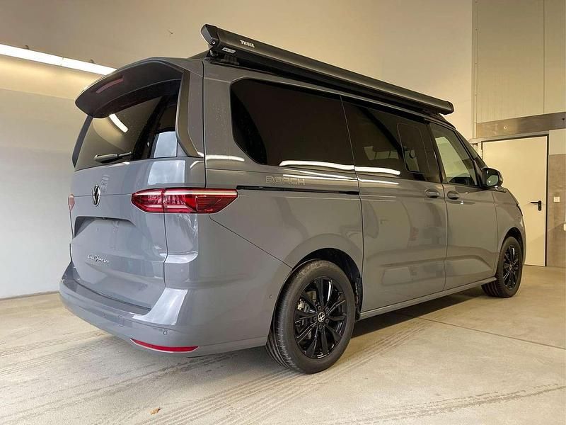 Neu VW California Beach 150 PS (110 kW) 2025 Grau Van