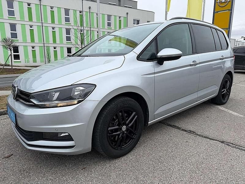 Gebraucht VW Touran 122 PS (89 kW) 2022 Silber Van / Kleinbus