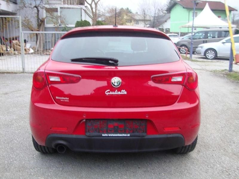 Gebraucht Alfa Romeo Giulietta Distinctive 120 PS (88 kW) 2015 Rot Kleinwagen