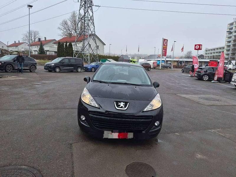 Gebraucht Peugeot 207 Active 92 PS (67 kW) 2011 Schwarz Limousine