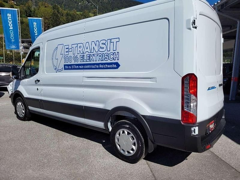 Gebraucht Ford E-Transit Trend 135 kW (184 PS) 2022 Weiß Van