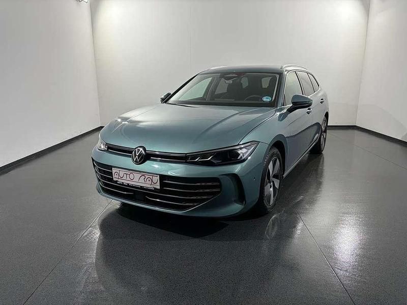 Gebraucht VW Passat Business 150 PS (110 kW) 2025 Grün Kombi