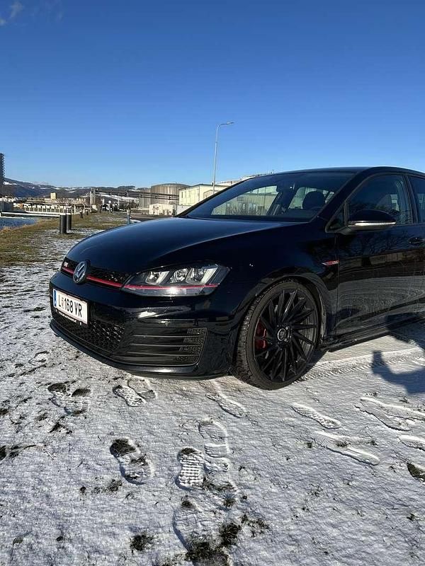Gebraucht VW Golf VII GTI 220 PS (161 kW) 2015 Limousine