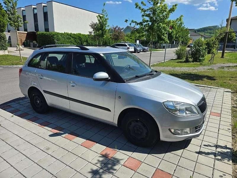 Silber Gebraucht 2011 Skoda Fabia Ambiente Kombi | € 5.200 (Fairer Preis) - Bild 1/4