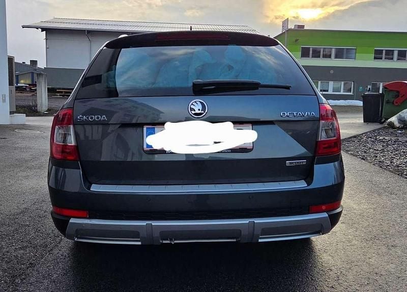Gebraucht Skoda Octavia 184 PS (135 kW) 2015 Grau Kleinwagen