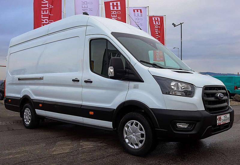 Gebraucht Ford Transit Trend 131 PS (96 kW) 2022 Weiß Van