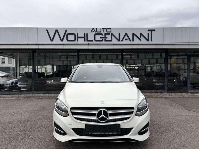 Gebraucht Mercedes B180 122 PS (89 kW) 2016 Weiß Van / Kleinbus