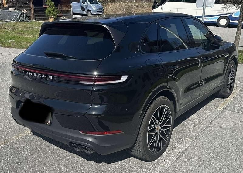 Gebraucht Porsche Cayenne 305 PS (224 kW) 2024 SUV