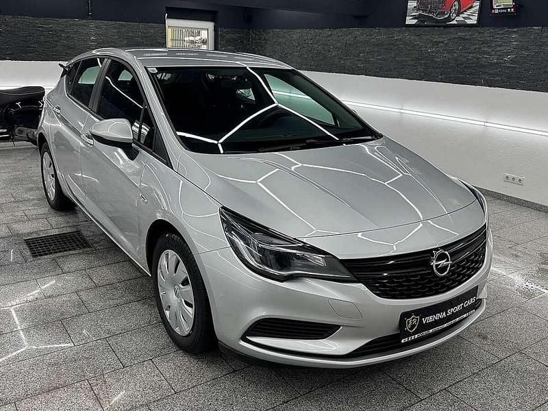 Gebraucht Opel Astra 105 PS (77 kW) 2017 Silber Limousine