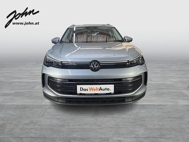 Neu VW Tiguan 130 PS (95 kW) 2026 Silber  metallic SUV