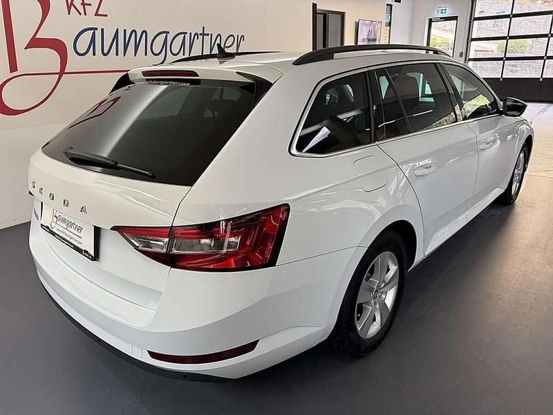 Gebraucht Skoda Superb 150 PS (110 kW) 2020 Weiß Kombi