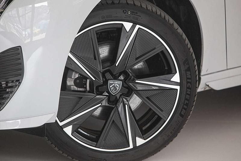 Gebraucht Peugeot 308 GT 114 kW (156 PS) 2024 Weiß Limousine