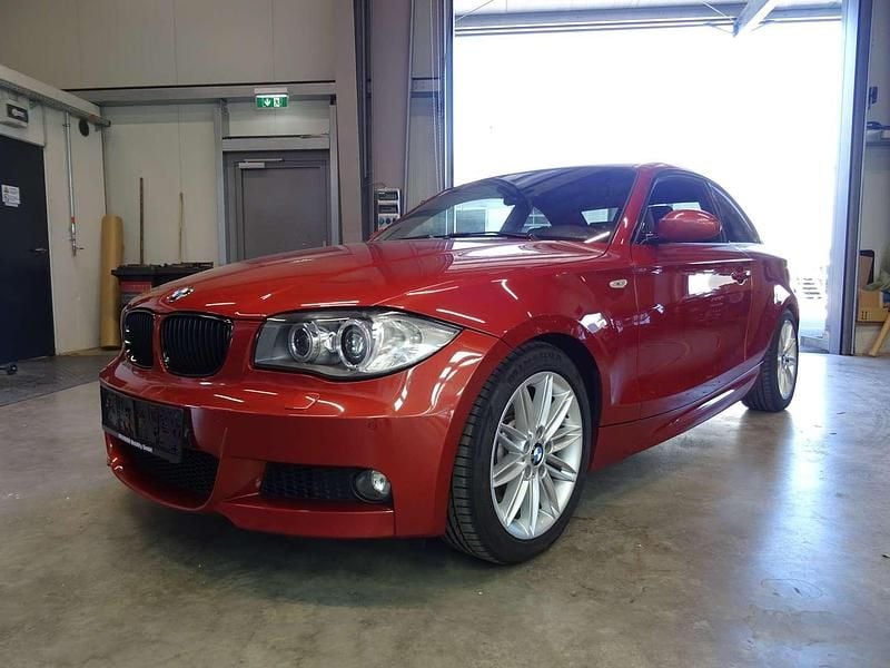 Rot Gebraucht 2007 BMW 123 Coupé Advantage Coupé | € 14.490 - Bild 1/4