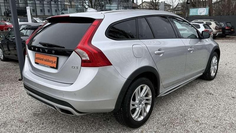 Gebraucht Volvo V60 CC Kinetic 150 PS (110 kW) 2016 Silber Kombi
