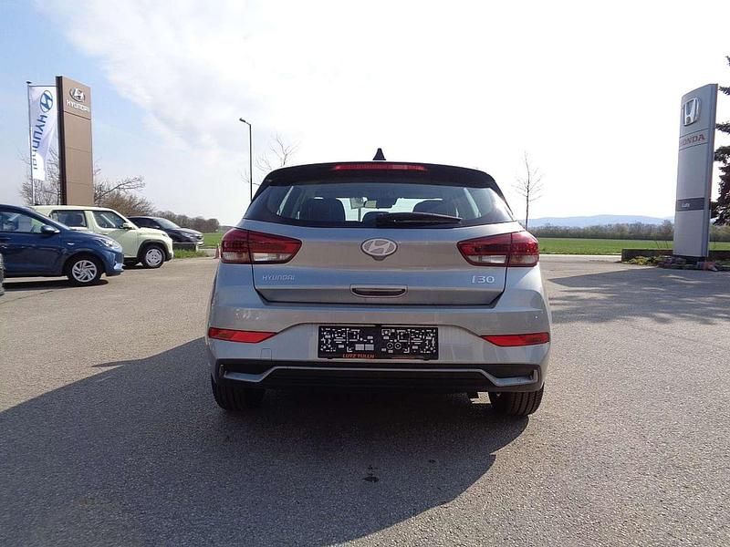 Gebraucht Hyundai i30 GO! 97 PS (71 kW) 2024 Silber Limousine