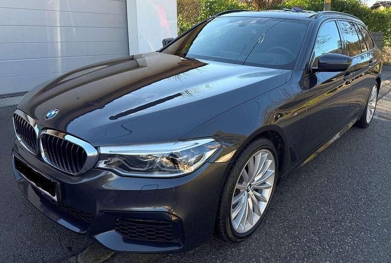 Grau Gebraucht 2019 BMW 520 M Sport Kombi | € 33.000 (Fairer Preis) - Bild 1/4