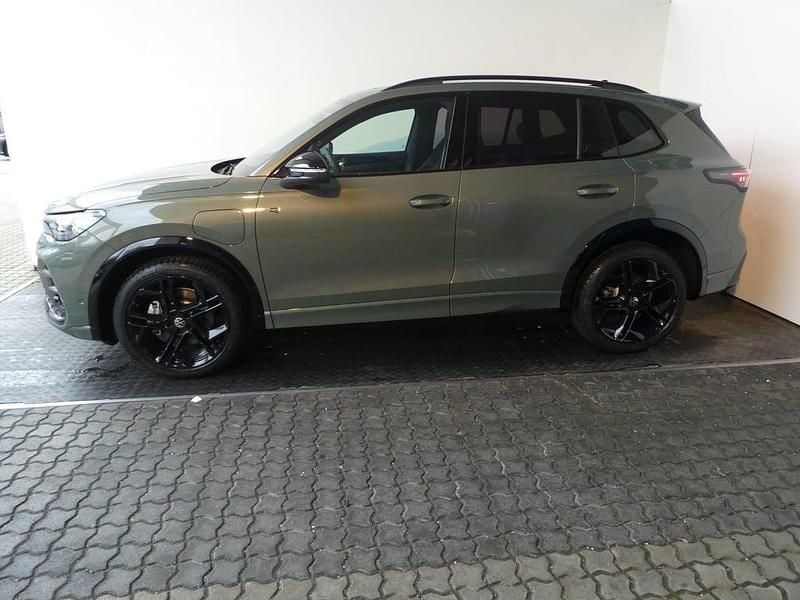 Neu VW Tiguan Sport 204 PS (150 kW) 2026 Mittelgrün metallic SUV