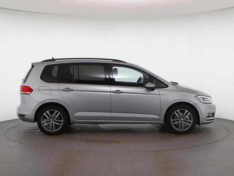 Gebraucht VW Touran 150 PS (110 kW) 2025 Silber  metallic Van / Kleinbus