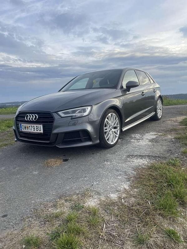 Grau Gebraucht 2019 Audi A3 Sport Limousine | € 21.500 (Fairer Preis) - Bild 1/4