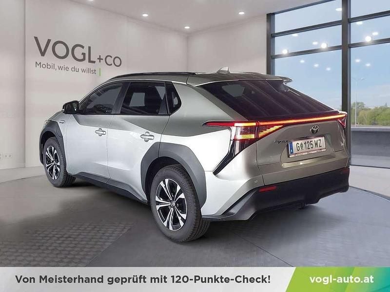 Gebraucht Toyota bZ4X 72 kW (99 PS) 2023 Silber SUV