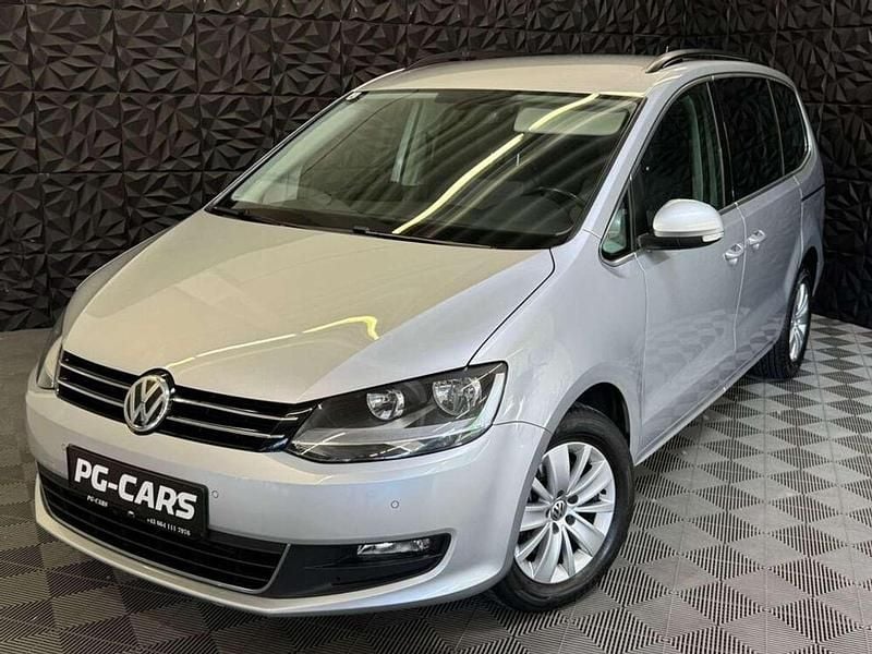 Silber Gebraucht 2018 VW Sharan Comfortline Van / Kleinbus | € 15.990 (Fairer Preis) - Bild 1/4