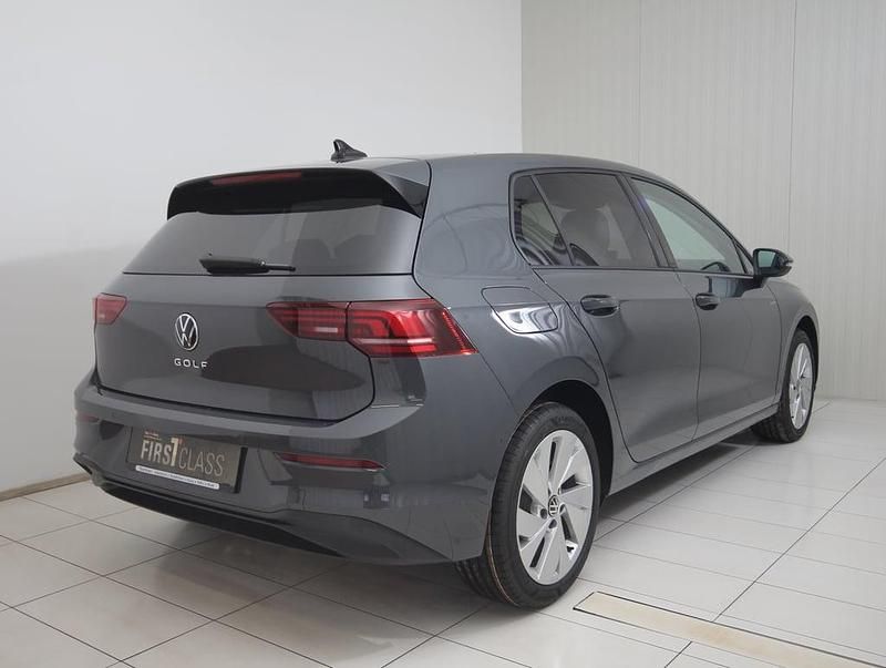 Neu VW Golf VIII 115 PS (84 kW) 2026 Mittelgrau  metallic Limousine
