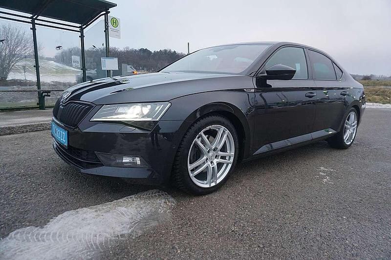 Schwarz Gebraucht 2019 Skoda Superb SportLine Limousine | € 16.490 (Guter Preis) - Bild 1/4