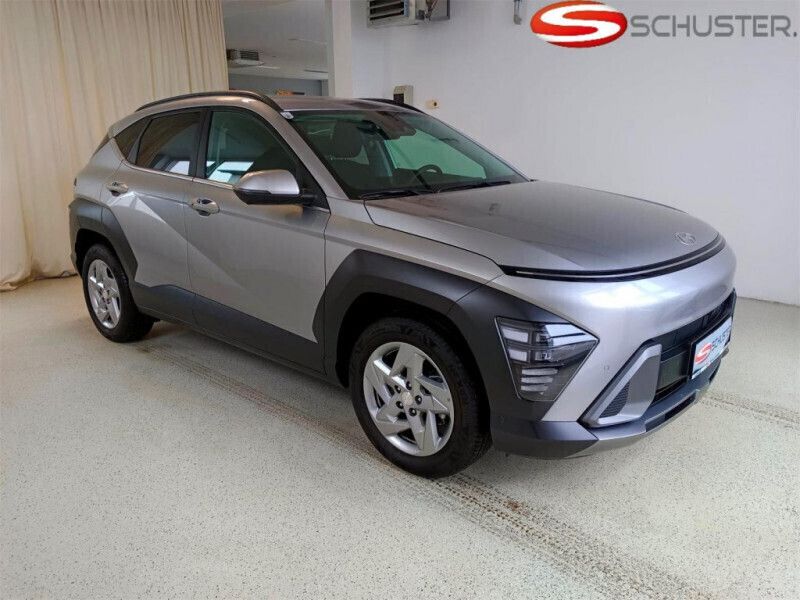 Gebraucht Hyundai Kona Trend 120 PS (88 kW) 2023 Shimmering silver SUV