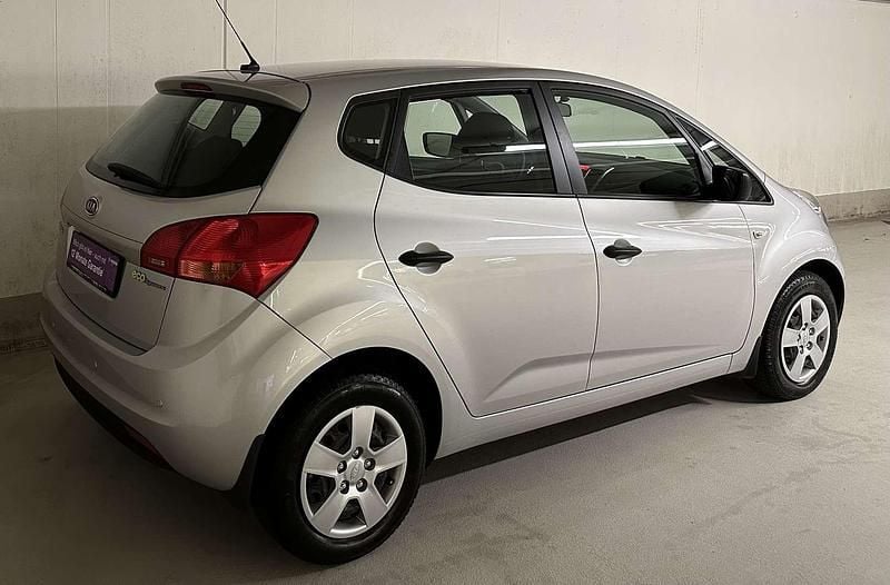 Gebraucht Kia Venga Attract 90 PS (66 kW) 2012 Grau Kleinwagen
