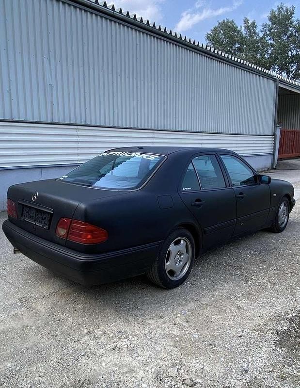 Gebraucht Mercedes E300 Avantgarde 177 PS (130 kW) 1999 Limousine