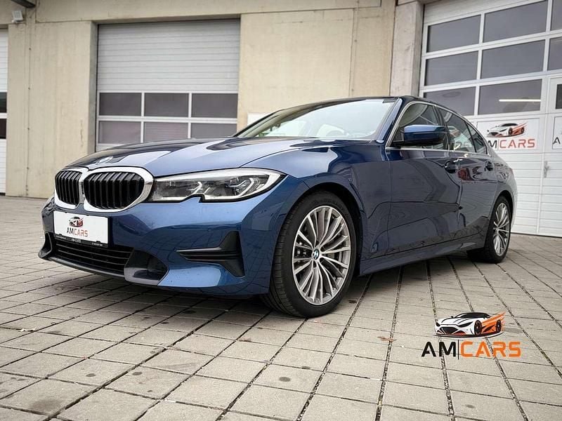 Blau Gebraucht 2022 BMW 330 Shadowline Limousine | € 32.990 (Superpreis) - Bild 1/3