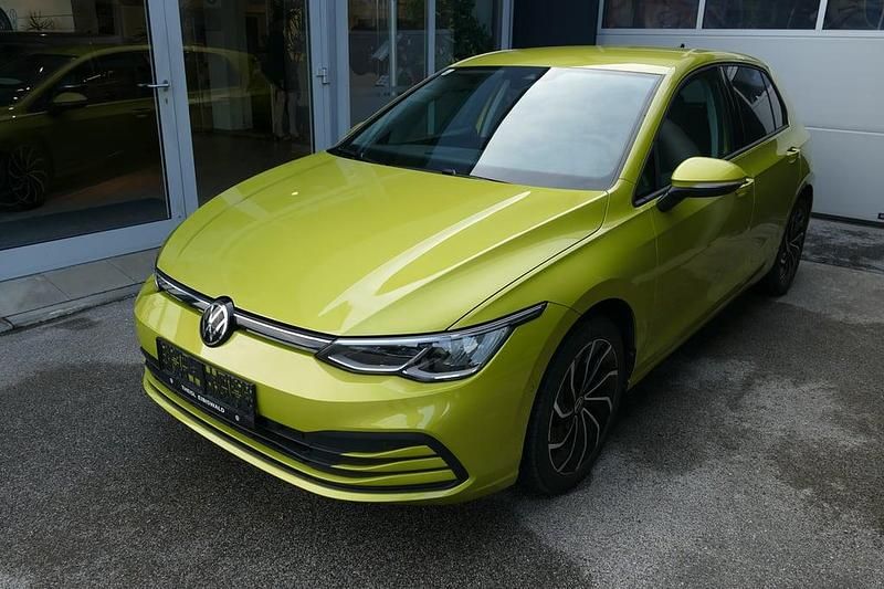 Gebraucht VW Golf VIII Life 115 PS (84 kW) 2022 Mittelgelb  metallic Limousine