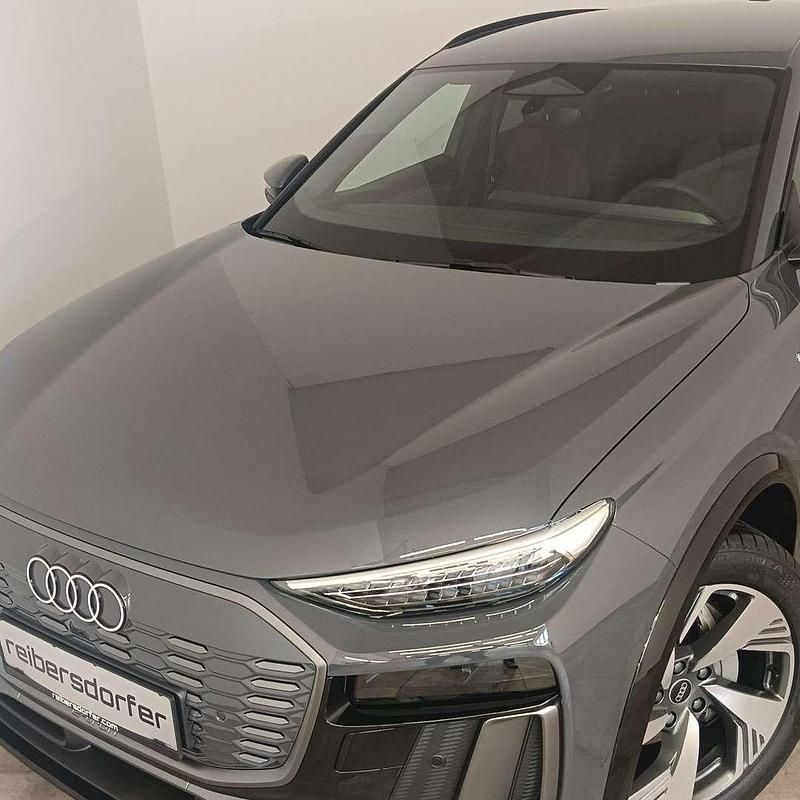 Gebraucht Audi Q6 e-tron Ambiente 284 kW (387 PS) 2025 Hellgrau  metallic SUV