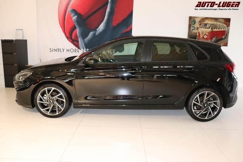 Gebraucht Hyundai i30 N Line 159 PS (116 kW) 2024 Abyss black Limousine