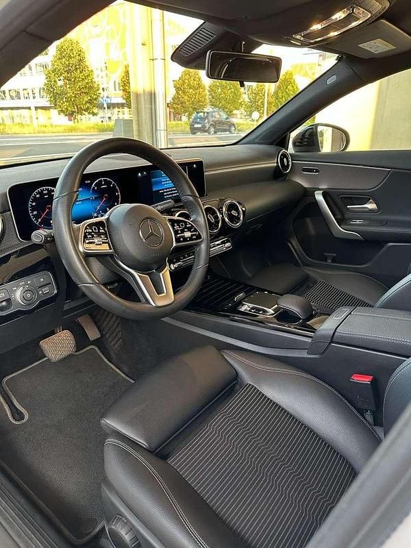 Gebraucht Mercedes A180 116 PS (85 kW) 2018 Weiß Limousine