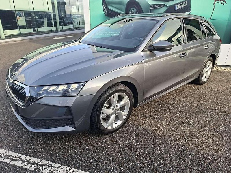Mittelgrau metallic Gebraucht 2024 Skoda Octavia Essence Kombi | € 24.990 (Superpreis) - Bild 1/4