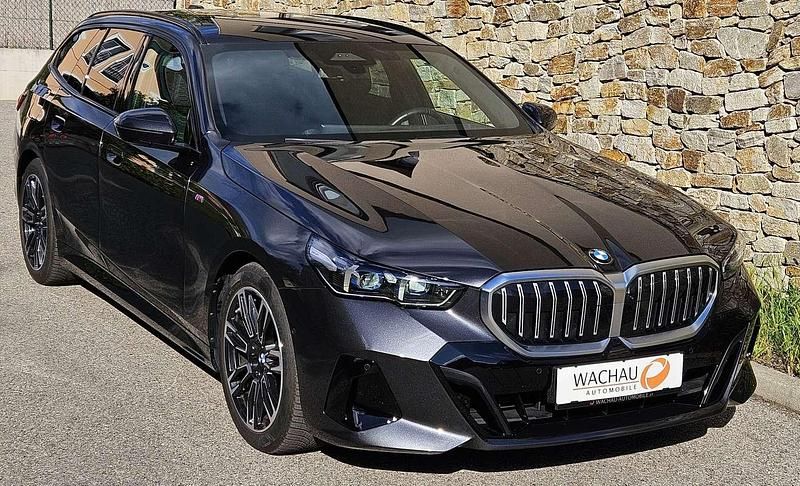 Gebraucht BMW 520 M Sport 197 PS (144 kW) 2024 Grau Kombi