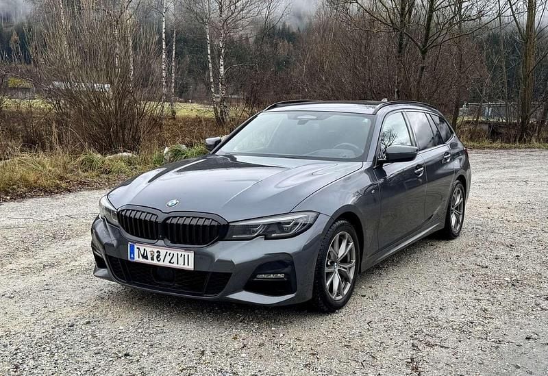 Grau Gebraucht 2021 BMW 320 M Sport Kombi | € 32.200 (Fairer Preis) - Bild 1/4