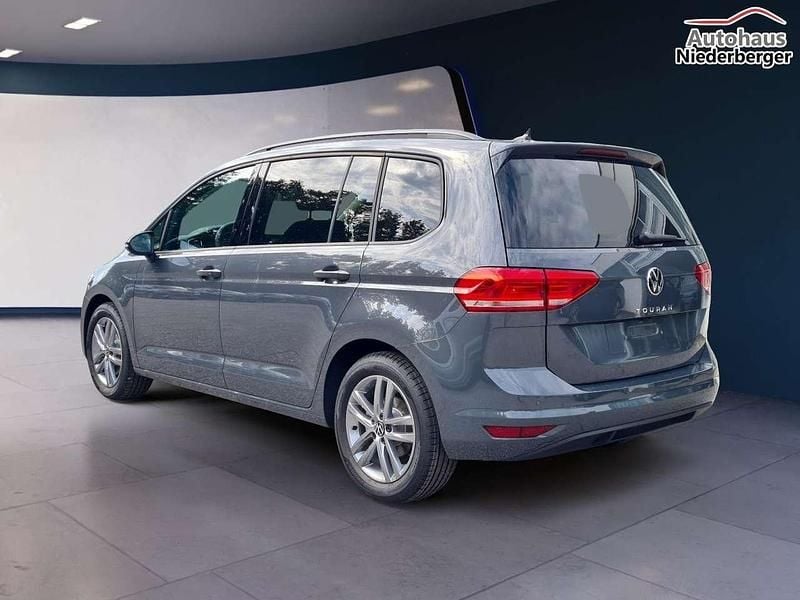 Neu VW Touran Comfortline 150 PS (110 kW) 2025 Grau Van / Kleinbus