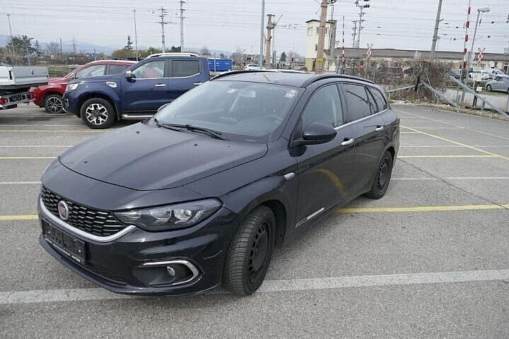 Cinema schwarz metallic Gebraucht 2019 Fiat Tipo Lounge Kombi | € 9.900 - Bild 1/4