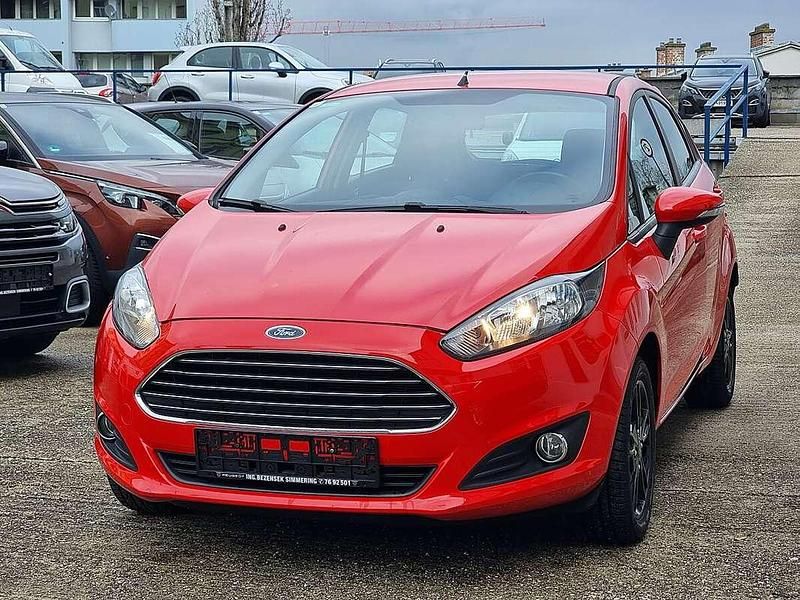 Gebraucht Ford Fiesta Trend 60 PS (44 kW) 2013 Rot Kleinwagen