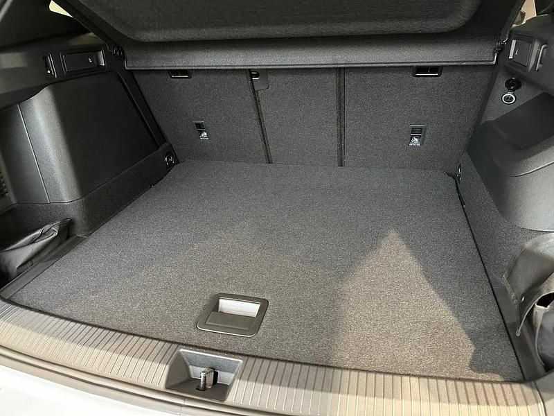 Gebraucht VW Tiguan Sport 204 PS (150 kW) 2025 Weiss  metallicperleffekt SUV