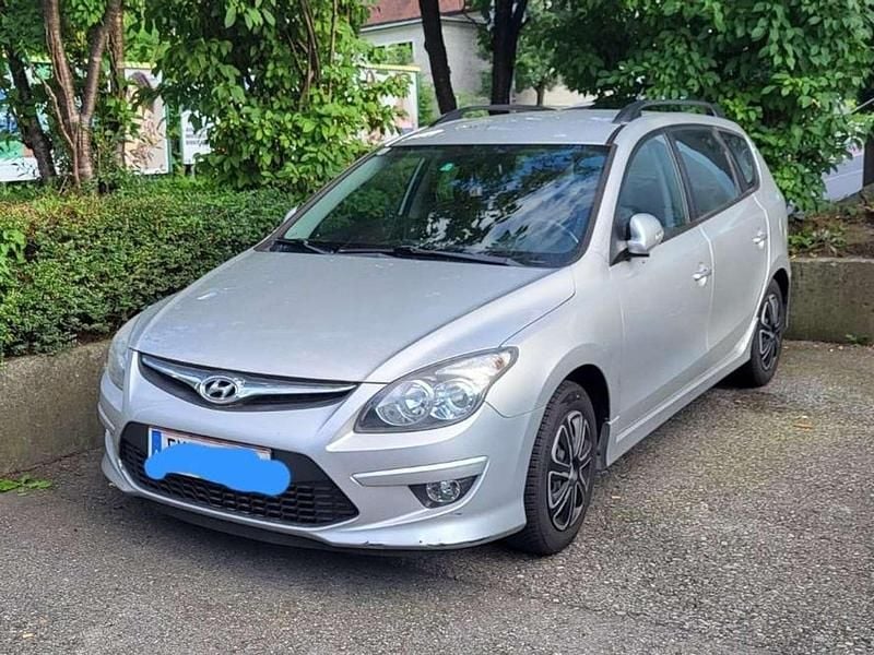 Silber Gebraucht 2011 Hyundai i30 Kombi | € 4.200 (Fairer Preis) - Bild 1/4