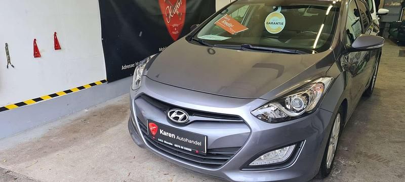 Gebraucht Hyundai i30 90 PS (66 kW) 2013 Grau Limousine