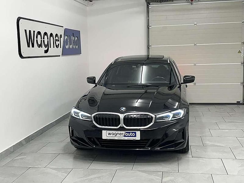 Schwarz Gebraucht 2022 BMW 320 Shadowline Kombi | € 30.900 (Superpreis) - Bild 1/4