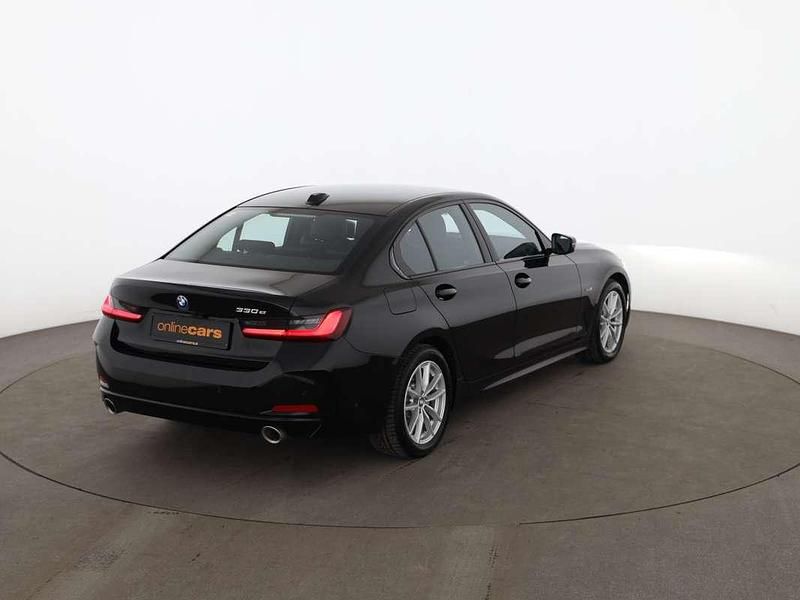 Gebraucht BMW 330e Sport Line 184 PS (135 kW) 2022 Schwarz Limousine