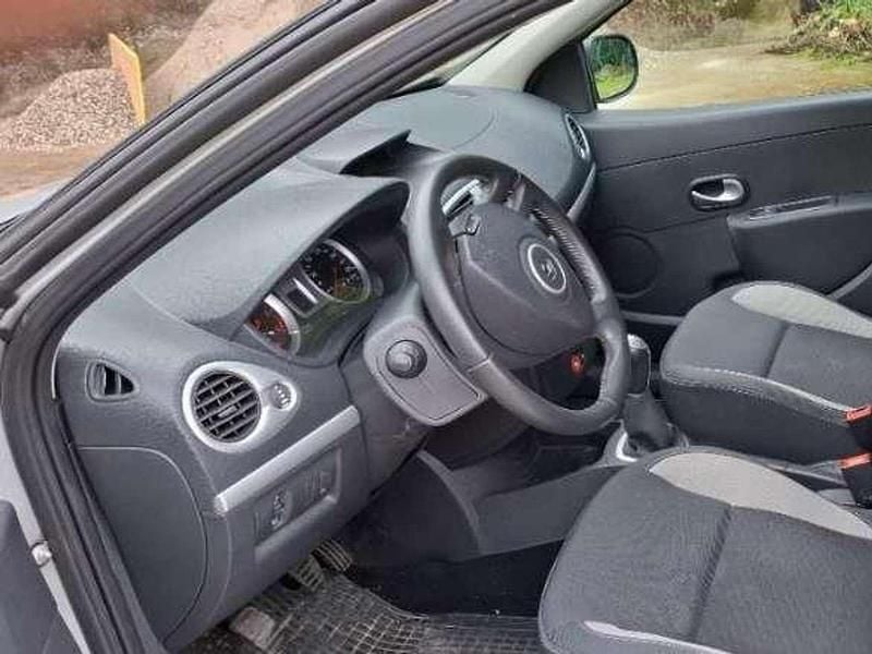 Gebraucht Renault Clio II 68 PS (50 kW) 2010 Silber Limousine